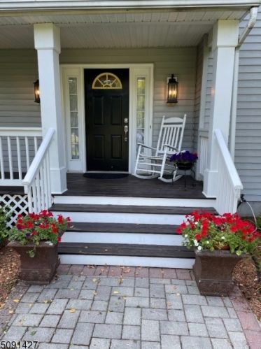 2 Dahn Dr, Sparta, NJ 07871-3457
