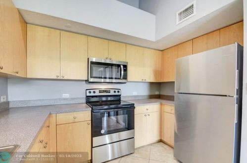 918 Villa Cir, Boynton Beach FL  33435-8921 exterior