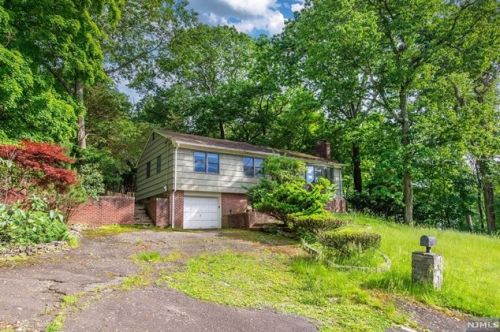 100 Hiawatha Blvd, Oakland, NJ 07436-2917