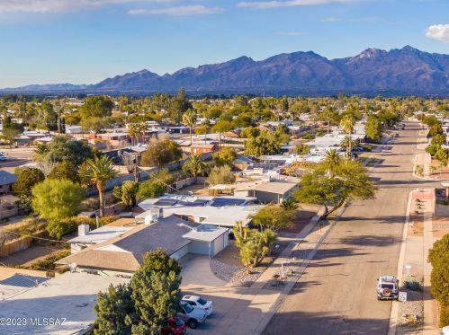 2520 Calle Cordova, Tucson AZ  85710-5732 exterior