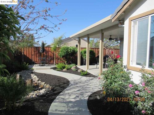 1886 Ventura Dr, West Pittsburg CA  94565-6476 exterior