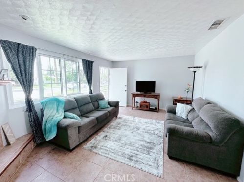 4145 Madrona Rd, Riverside, CA 92504-2918