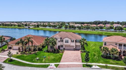 3877 Shoreside Dr, Kissimmee, FL 34746-1968