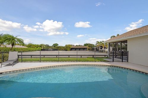 2904 Appaloosa Trl, West Palm Beach FL  33414-7639 exterior