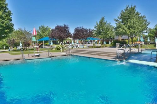 4 Eunice Ln, Thornwood NY  10594-1901 exterior