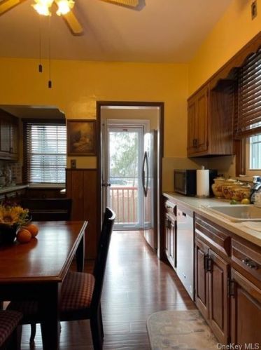 28 Parkway Cir, Mount Vernon NY  10552-1916 exterior