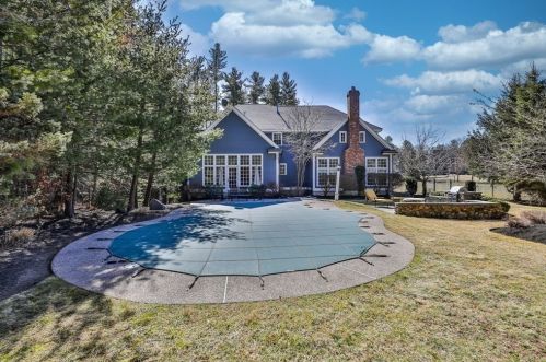 15 Winding Oaks Way, Boxford, MA 01921-2543
