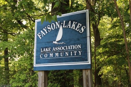 21 Lagoon Trl, Kinnelon NJ  07405-3310 exterior