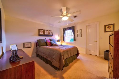 216 Watch Hill Rd, Kensington CT  06037-3657 exterior