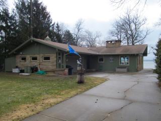 2651 Edgewood Ln, Oshkosh, WI 54904-9506