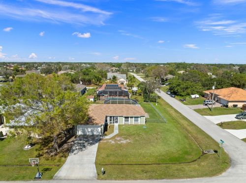 107 Ridgecrest Dr, Fort Pierce FL  34953-5450 exterior