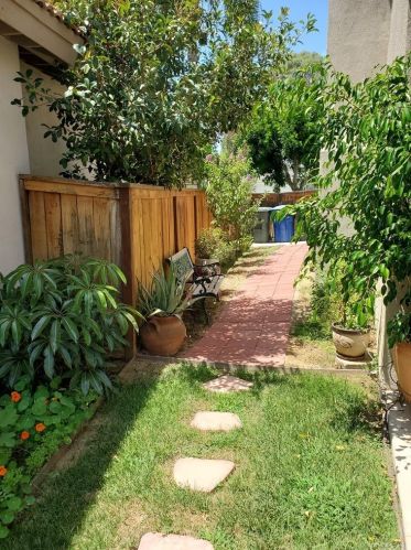 6742 Dove Ln, Riverside CA  92506-5000 exterior