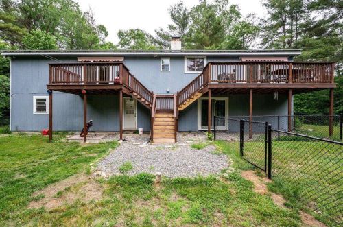 225 Raymond Rd, Deerfield NH  03037-1506 exterior