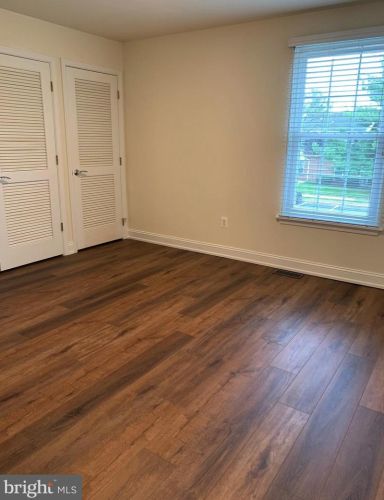 1019 Harbour Dr, Palmyra NJ  08065-1219 exterior