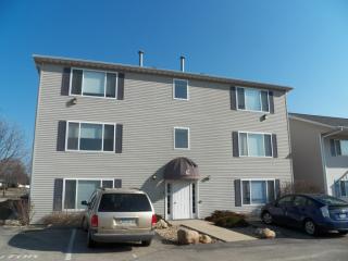981 Emmons St, Hiawatha, IA 52233-1726