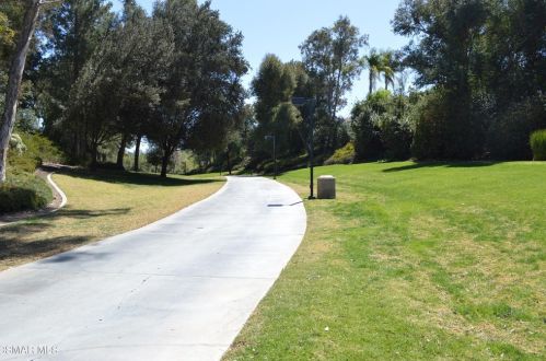 24143 Del Monte Dr, Santa Clarita CA  91355-3880 exterior