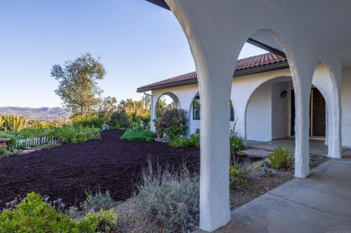 11382 Crazy Horse Dr, Lakeside, CA 92040-1205