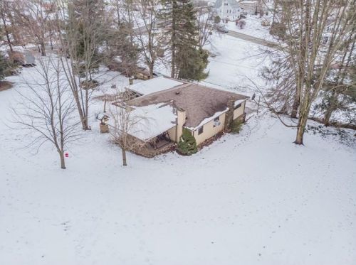 1122 Ellsworth Ave, Jeannette, PA 15644-1530