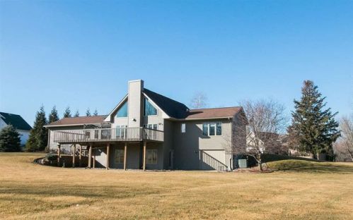 1578 Fairway Ct, Twin View Heights, IA 52333-8976