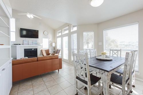 25314 Intrepid Ln, Galveston TX  77554-6612 exterior