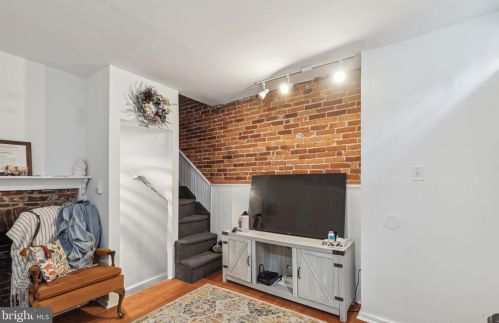 251 Fulton St, Philadelphia, PA 19147-3306