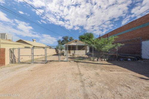 127 Flores St, Tucson, AZ 85705-5661