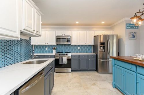 89 Perry St, Putnam, CT 06260-2257