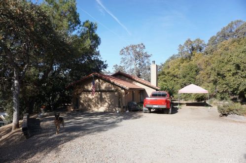 41151 Partridge Ln, Orange Cove, CA 93675-9704