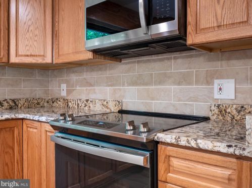 2268 Cocquina Dr, Herndon VA  20191-1140 exterior