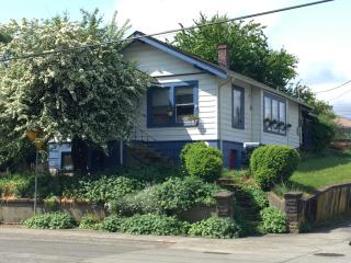 1221 Elizabeth Ave, Bremerton, WA 98337-1728