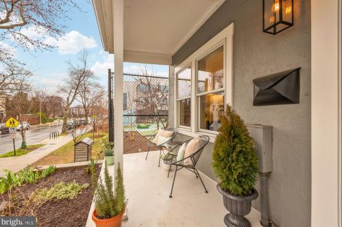 252 13th St, Washington, DC 20003-1429