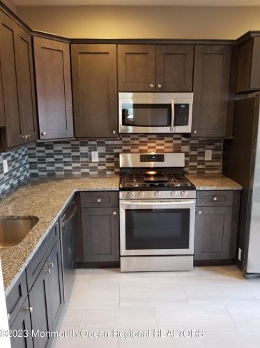 16 Court St, East Freehold NJ  07728-1702 exterior