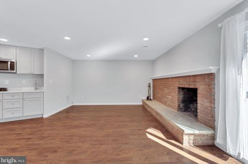 9009 Sweet Birch Ct, Springfield VA  22152-2513 exterior