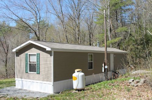 25 Warner Rd, Henniker NH  03242-3168 exterior