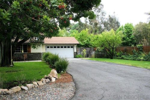 1876 Kurenda Way, Vista CA  92083-7637 exterior