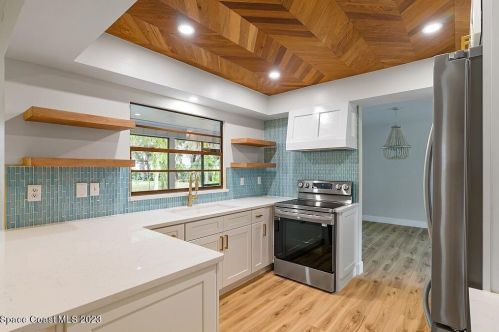 176 12th Pl, Vero Beach, FL 32962-5727