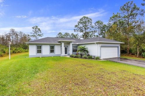 4882 44th St, Naples, FL 34120-3221