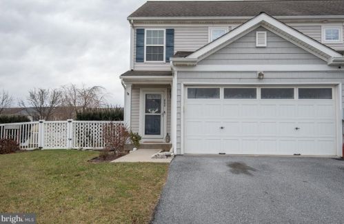 600 Fox Ridge Ln, Lebanon, PA 17042-7692