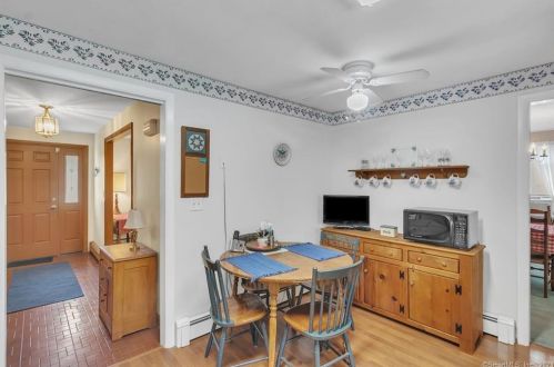 52 Farmstead Ln, Windsor CT 06095-1833 exterior