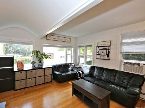 126 6th St, New Rochelle NY  10803-1322 exterior