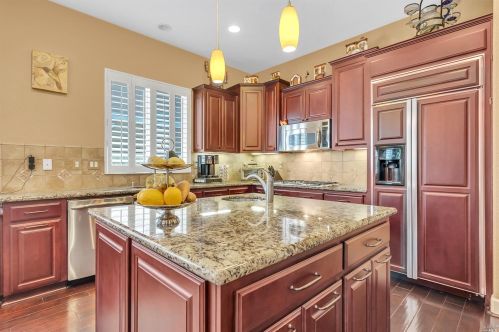 662 Canterbury Cir, Vacaville CA  95687-8225 exterior