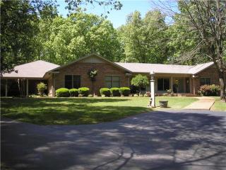 2280 Grandview Dr, Lawrenceburg, TN 38464-6969