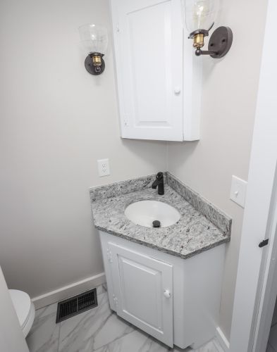 328 2nd Nh Tpke, Hillsboro NH  03244-4614 exterior