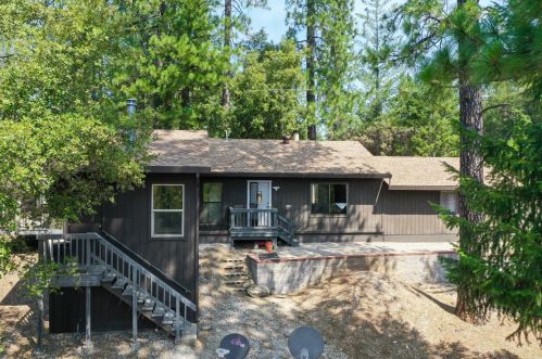 16463 Pine Knoll Rd, Grass Valley CA  95945-8433 exterior
