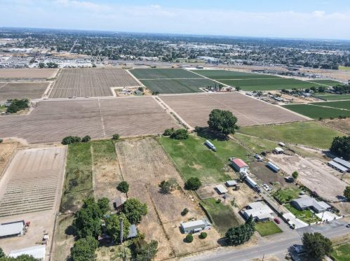 633 Greenway Ave, Turlock CA  95380-6424 exterior