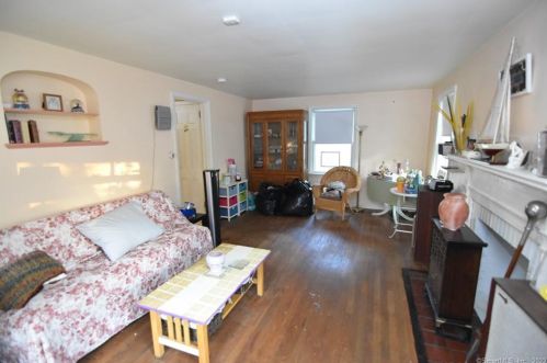 39 Hughes Ave, Bridgeport, CT 06604-1721