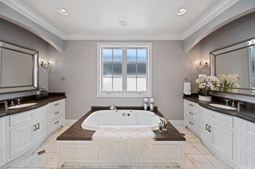 920 Kings Rd, Newport Beach CA  92663-5718 exterior