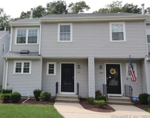 240 Red Oak Ln, Bridgeport, CT 06606-1453