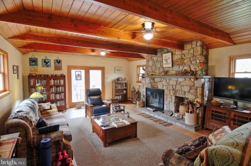 499 Manatawny St, Pottstown PA  19464-5140 exterior