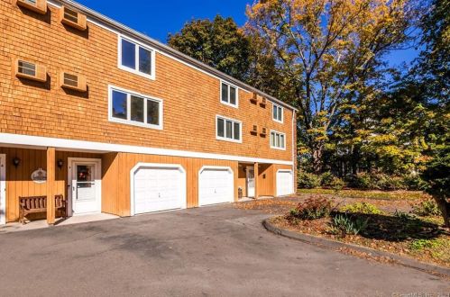 39 Farmington Ave, Plainville, CT 06062-1776